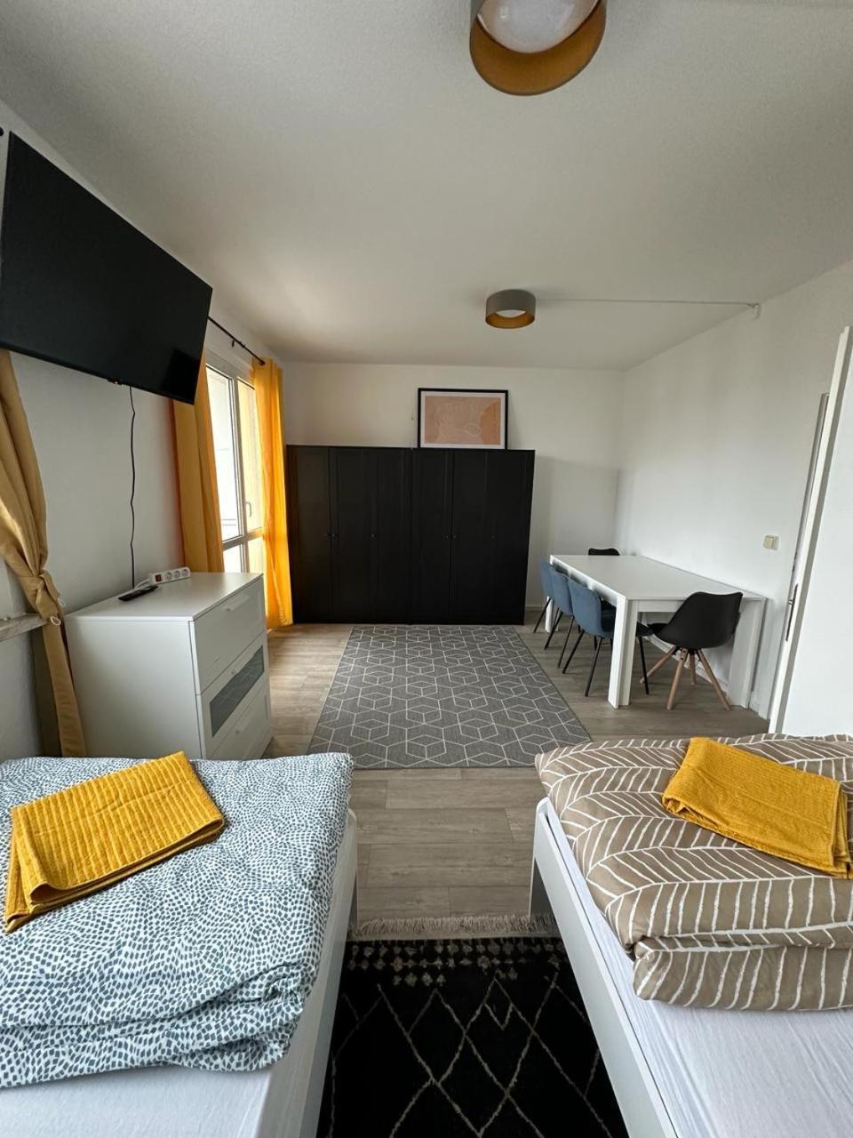 Ideal Fuer Monteure. 3 Zimmer Apartment Mit Kueche, Waschmaschine, Wifi Usw... . Halle  Exterior foto